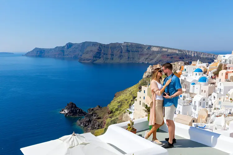 Happy couple celebrates St. Valentine's on Santorini